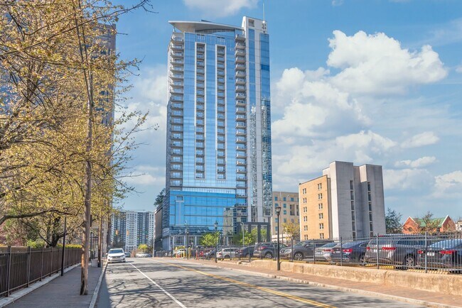 Building Photo - 25th Floor Condo in the heart of Uptown!!
