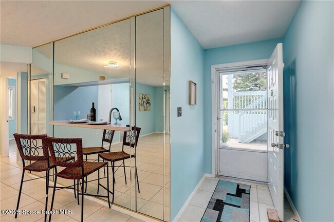Building Photo - 9626 Riverside Dr