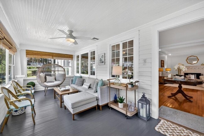 Building Photo - 235 10th Ave NE