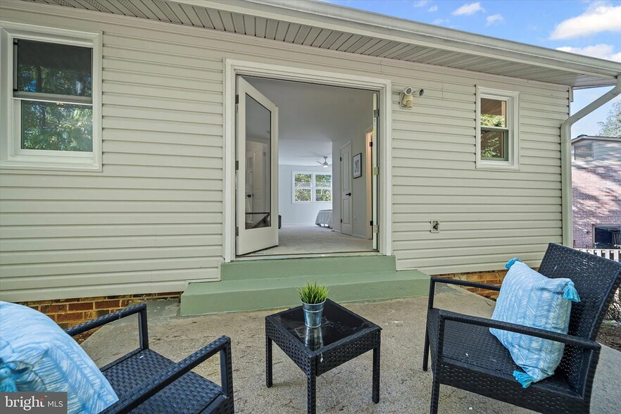 Building Photo - 10116 Dundalk St