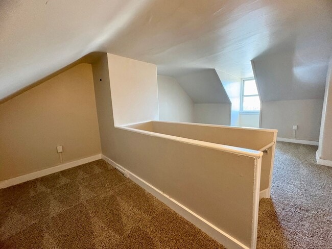 Building Photo - 3 Bedroom 1 Bathroom in Harrisburg!