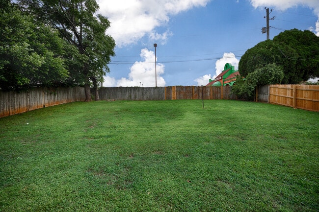 Building Photo - 4210 Toftoy Dr SW