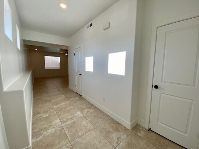 Building Photo - 2473 350 N