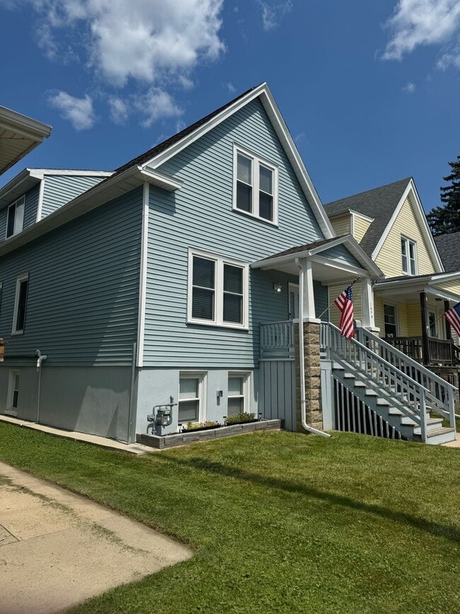 Building Photo - 4 BED, 3 BATH, Fully renovated Single Fami...