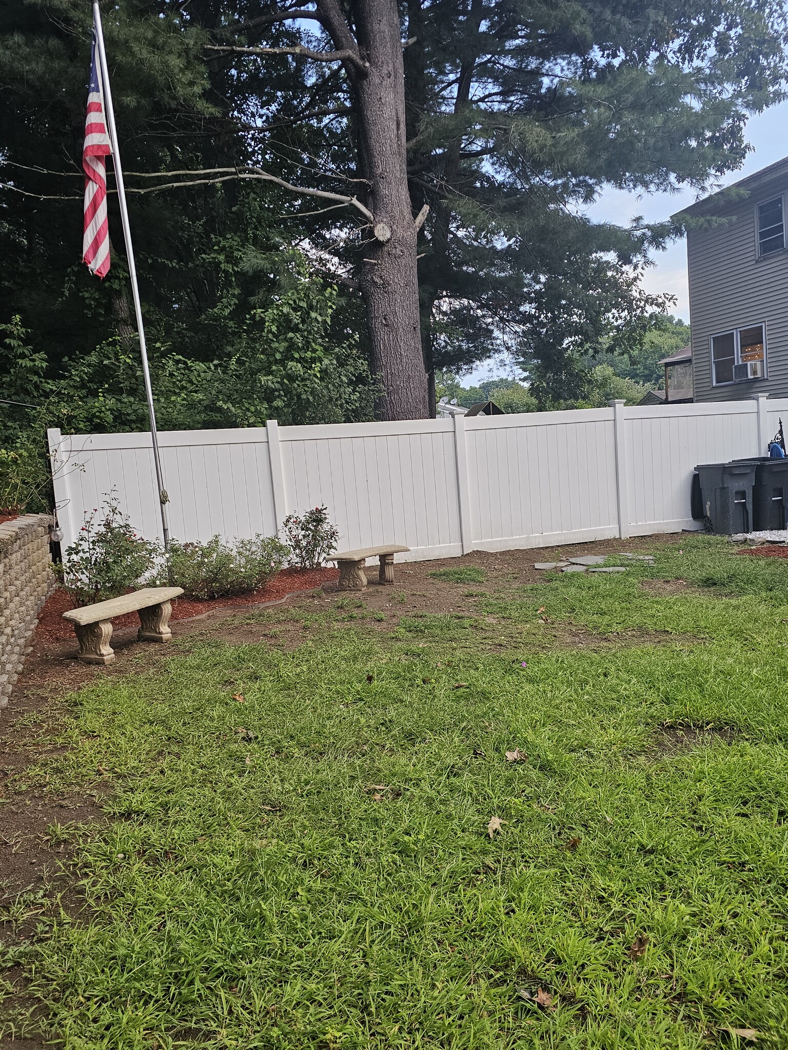 Fenced yard with tall privacy wall/fence - 7A Pelican Cir