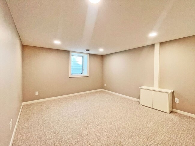 Building Photo - All New From Top To Toe, Gorgeous Home with Stunning Kitchen, Primary Suite, Family Room & More!
