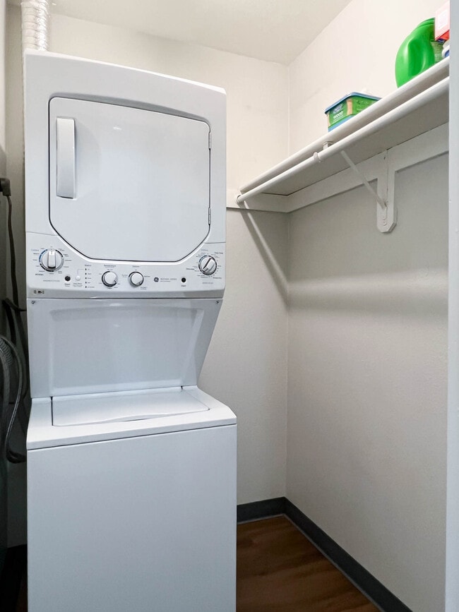 Building Photo - 10260 Jamestown Dr