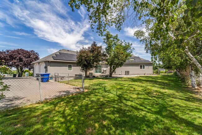 Building Photo - 4949 Rau Ln