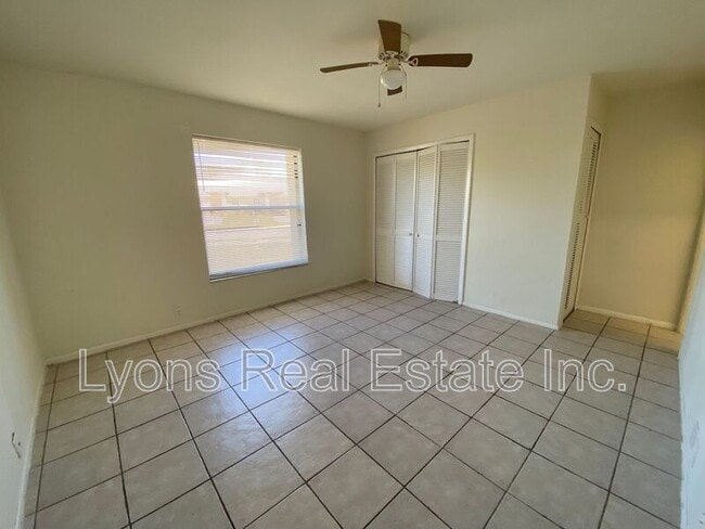 Building Photo - 801 SE 5th Ave