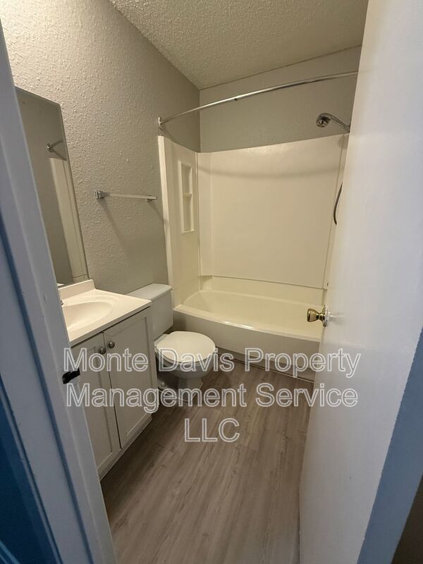 Building Photo - 1203 Southport Dr