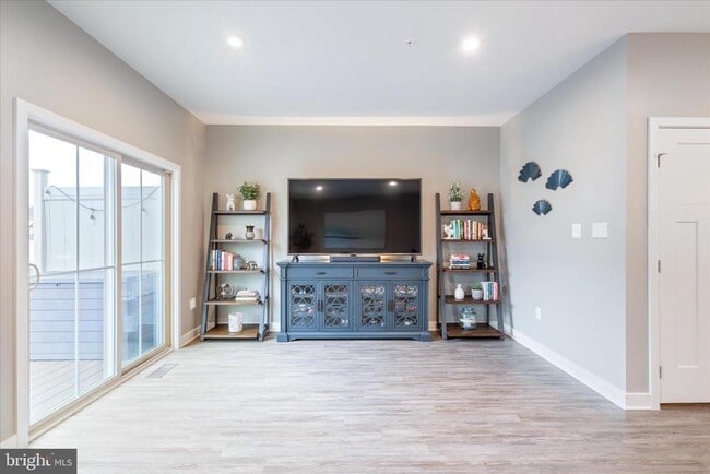 Building Photo - 5924 Pecking Stone St