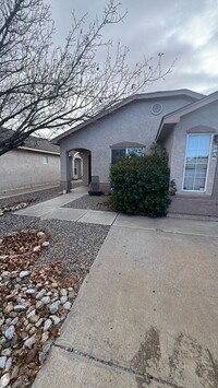 Building Photo - Gated Newer Pueblo 2/BD 1/BA 1/CG