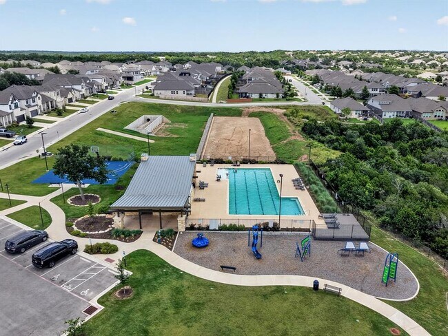Building Photo - 508 Pinnacle View Dr