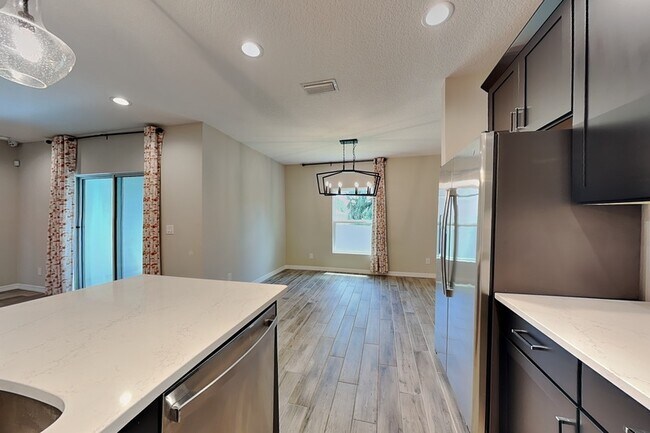 Building Photo - 15543 Waterleigh Cove Dr