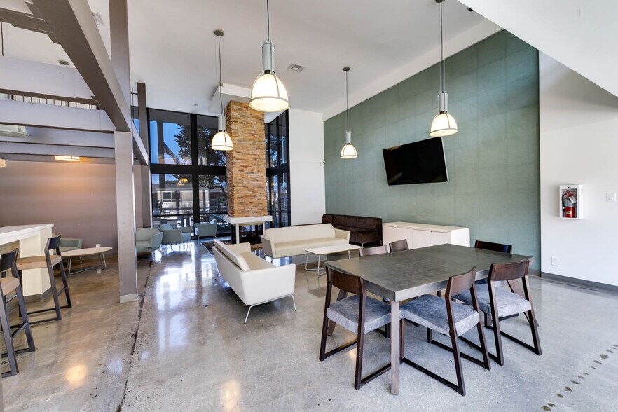 Building Photo - 5585 E Pacific Coast Hwy