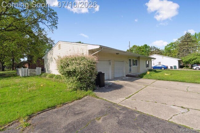 Building Photo - 500 Trombley Rd
