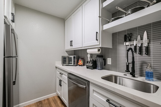 Building Photo - 2507 Montrose Blvd