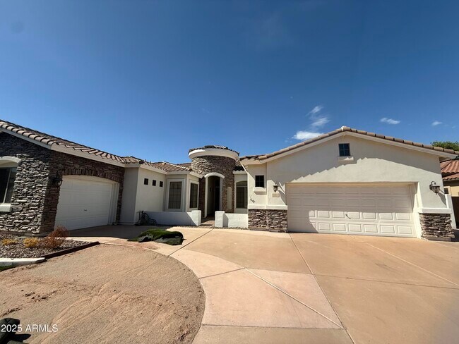 Primary Photo - 2200 W Marlin Dr