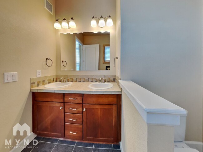 Building Photo - 307 Inverness Way S