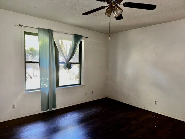 Building Photo - 495 County Road 2418