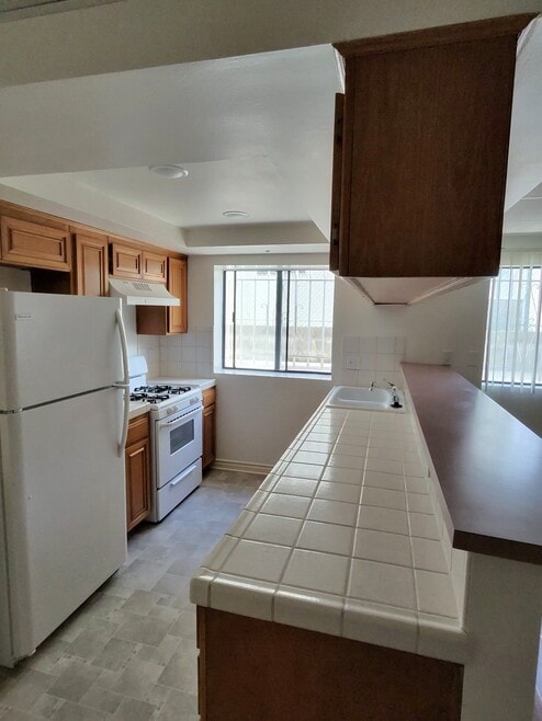 Building Photo - 121 S Swall Dr