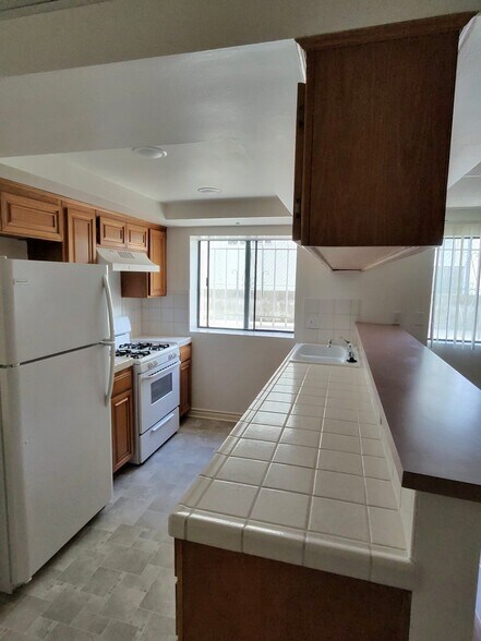 Building Photo - 121 S Swall Dr