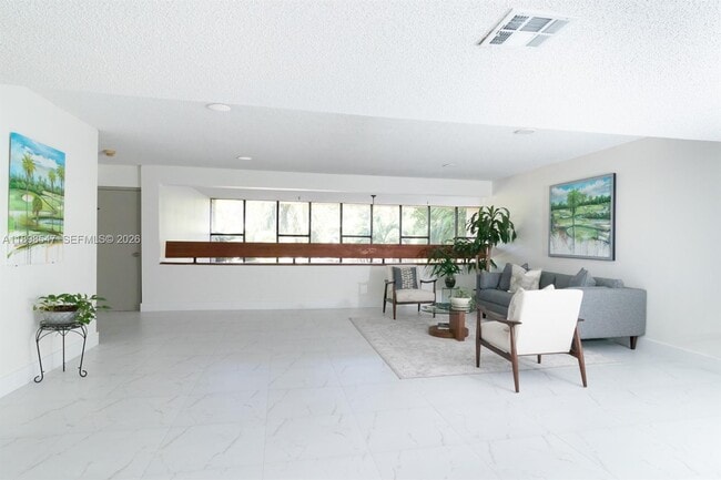 Building Photo - 16200 Golf Club Rd