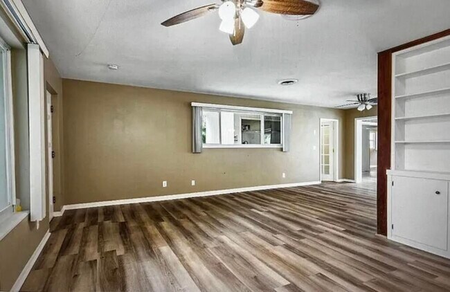 Building Photo - 515 Cypress Rd
