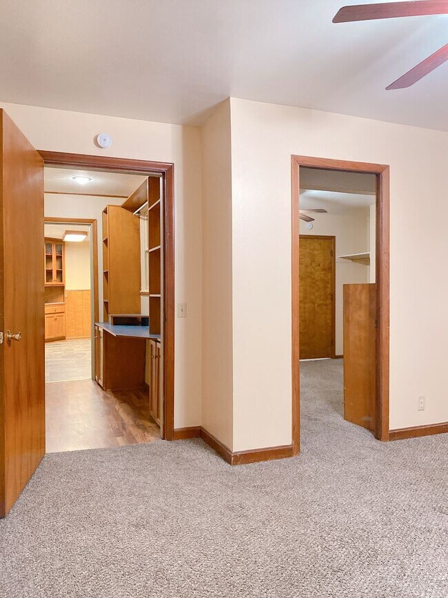 Building Photo - Beautiful 3 bed South Omaha/Hanscom Park Home with Attaced 1 car garage! $1,425!