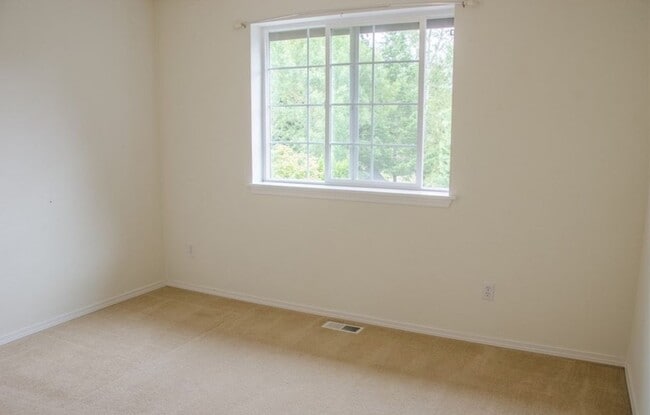 Building Photo - 3 Bed 2.5 Bath Single-family House Availab...