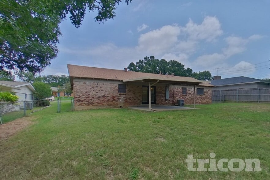 Building Photo - 5636 Wimbleton Way