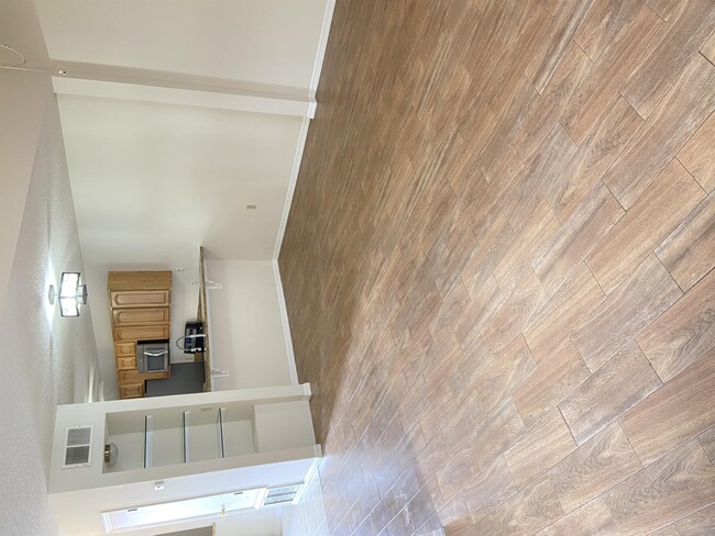 Building Photo - 5050 Ernst Ct