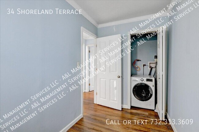 Building Photo - 34 Shoreland Terrace