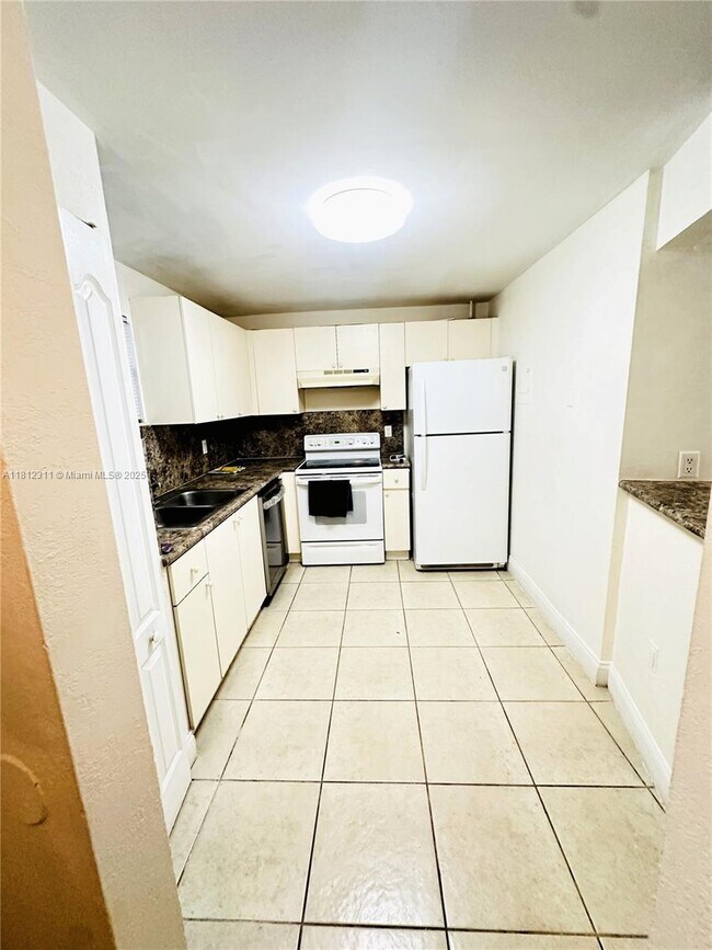 Building Photo - 4205 N University Dr