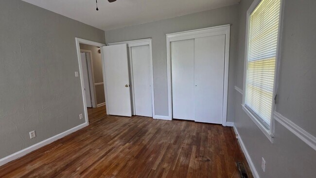 Building Photo - 404 Elizabeth Ave