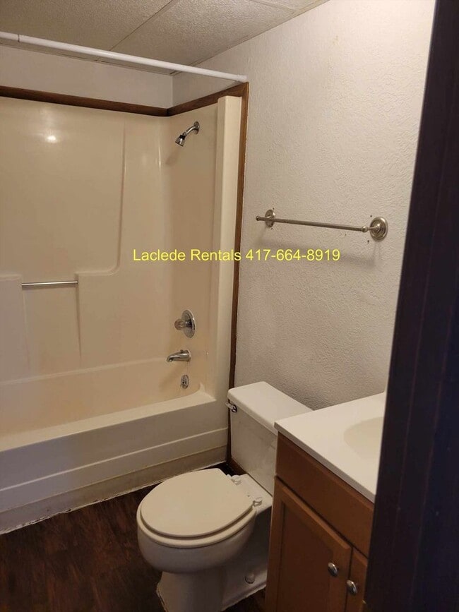 Building Photo - 2 BEDROOM 1 BATHROOM APARTMENT FOR RENT