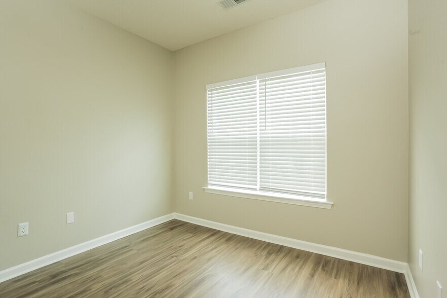 Building Photo - 6856 Cades Brook Dr