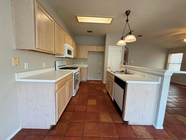 Building Photo - 1508 Highland Dr