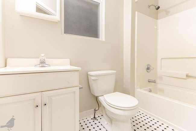 Building Photo - Spacious Two Bedroom Off 14th St. Corridor!