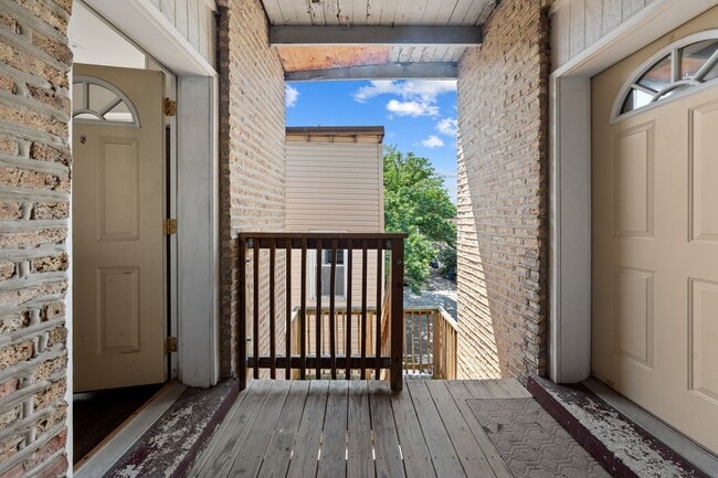 Building Photo - 4604 N Monticello Ave