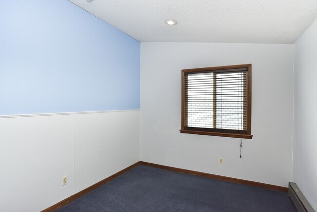 Building Photo - 5741 W Cedar Ave