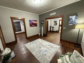 Building Photo - 2 bed, 1 bath home for rent in Waterloo