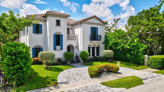 Building Photo - 1020 Miramar Dr