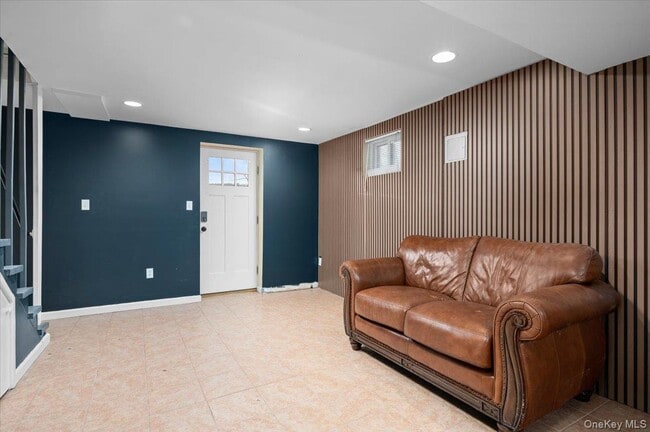 Building Photo - 179 Serrano Ave