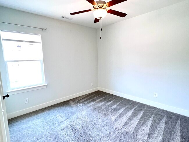 Secondary bedroom. - 47 Bowman Ct