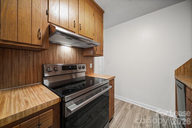 Building Photo - 1110 Chandler Dr