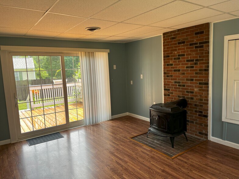 Building Photo - 35 Hastings Ave