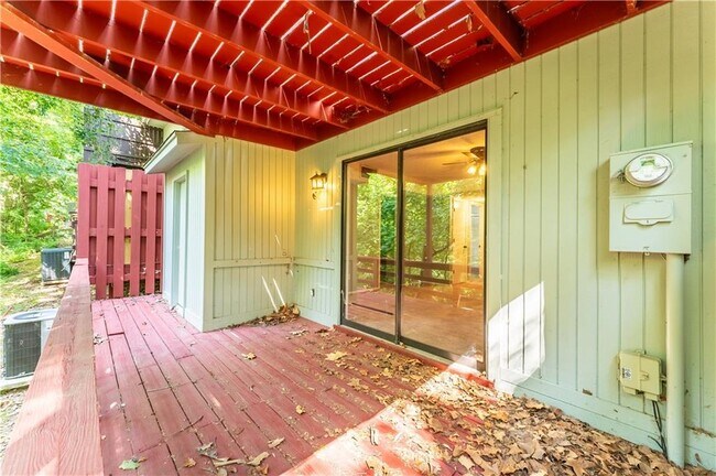 Building Photo - 26 Dogwood Cir