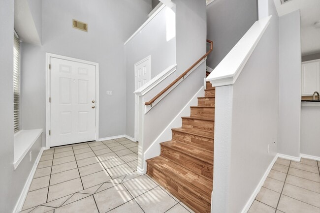 Building Photo - 16526 Cairngrove Ln