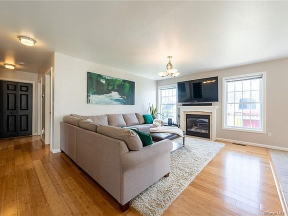 Building Photo - 50 Hidden Pines Cir